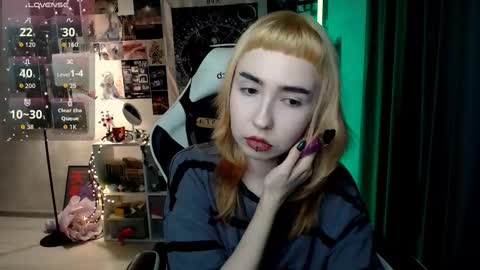 Snapshot of julscinamon chatting on September 19, 4:33 pm Baroness Von Cringe online show from September 19, 4:33 pm