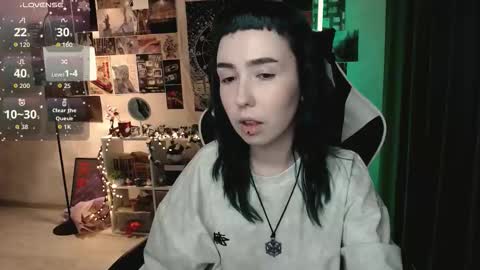 Snapshot of julscinamon chatting on October 5, 1:30 pm Baroness Von Cringe online show from October 5, 1:30 pm