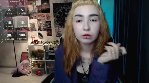 Snapshot of julscinamon chatting on September 13, 2:52 pm Baroness Von Cringe online show from September 13, 2:52 pm