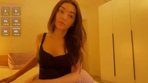 Hloya online show from December 2, 5:33 pm