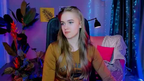 junewoods online show from March 14, 9:24 am