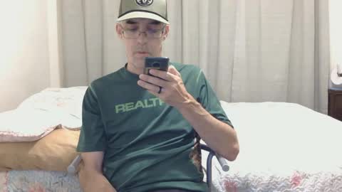 justasexyguyforu online show from April 3, 12:28 am