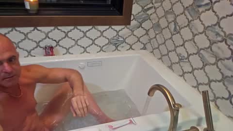 Tohiptwoquit online show from March 2, 5:19 am