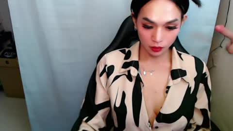 justhewayouare21 online show from July 17, 6:21 pm