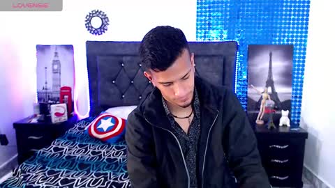 Snapshot of justin_melendez chatting on December 24, 10:39 pm JUSTIN online show from December 24, 10:39 pm