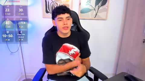 justin_payn14 online show from June 18, 1:38 pm