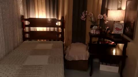justine_hunk online show from June 7, 6:29 am
