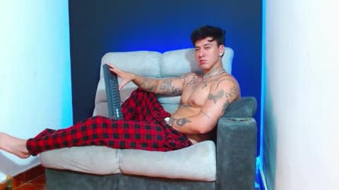 justinfuller_31 online show from January 10, 3:23 am