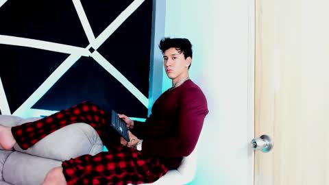 justinfuller_31 online show from September 22, 6:56 pm