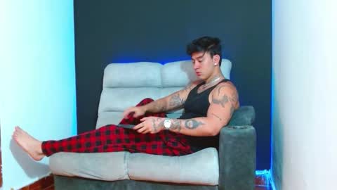 justinfuller_31 online show from January 12, 5:31 pm