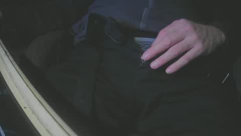 Snapshot of justme39057 chatting on February 17, 9:21 pm Justme39057 online show from February 17, 9:21 pm