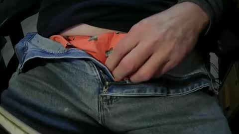 Snapshot of justme39057 chatting on October 22, 7:04 pm Justme39057 online show from October 22, 7:04 pm