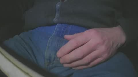 Snapshot of justme39057 chatting on February 8, 10:19 pm Justme39057 online show from February 8, 10:19 pm