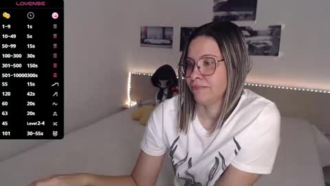 Julie online show from November 12, 5:43 am