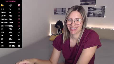 Julie online show from September 15, 3:46 pm