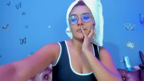 kaira_mosse_ online show from April 7, 11:01 am