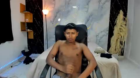 kaiser_alpha777 online show from April 9, 12:25 am