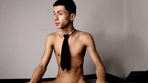 Snapshot of kaleth_grey chatting on October 8, 7:25 am kaleth online show from October 8, 7:25 am