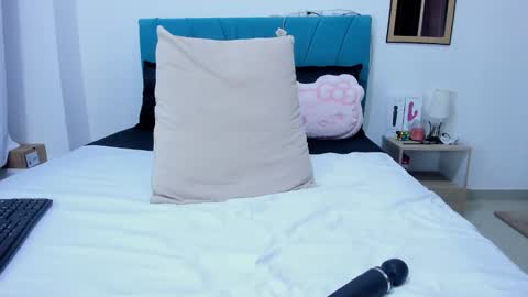 Kamilalopez online show from February 24, 10:13 pm