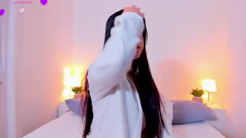 Kamila Betancourt online show from April 17, 1:24 pm