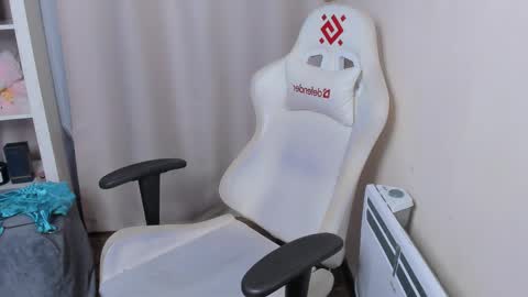 Karen online show from April 14, 12:30 pm