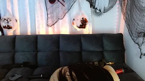 karime lee online show from October 31, 10:10 pm