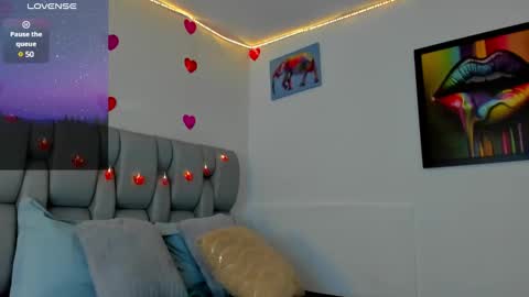 Snapshot of karin_grey69 chatting on March 4, 8:24 am Karin    online show from March 4, 8:24 am