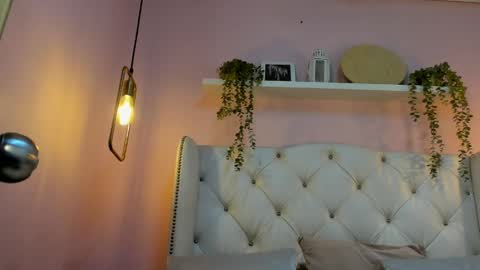 karinaacox online show from May 17, 1:09 pm