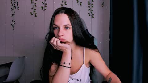 karla_lim online show from September 19, 1:59 pm