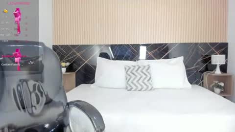 karol_cortes online show from June 23, 12:11 pm
