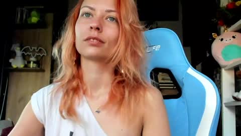 karoline121 online show from May 3, 4:07 am