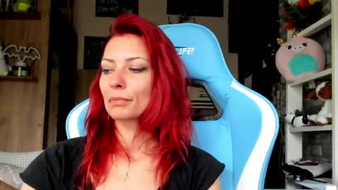 karoline121 online show from May 9, 4:40 am