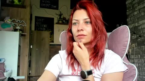 karoline121 online show from May 16, 5:48 am