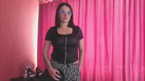 kassandra james online show from December 1, 7:45 pm