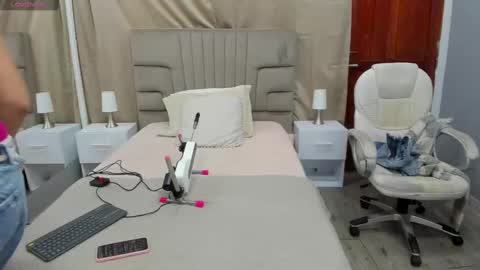 kataleya_zuluaga online show from February 19, 3:17 am