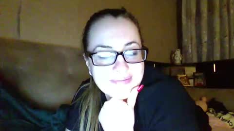 Snapshot of katarios_x chatting on September 12, 7:49 pm katarios online show from September 12, 7:49 pm