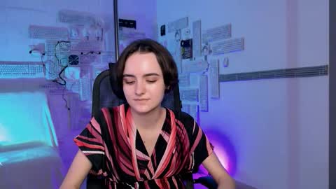 katewillows online show from December 3, 12:39 pm