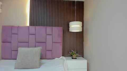   online show from December 3, 11:33 am