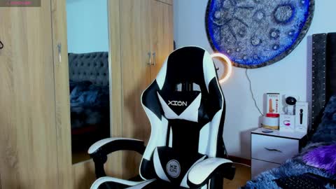 katherine_rose_ online show from April 8, 10:46 pm