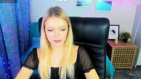 Snapshot of katherineepierce chatting on October 18, 5:06 pm Katherine online show from October 18, 5:06 pm