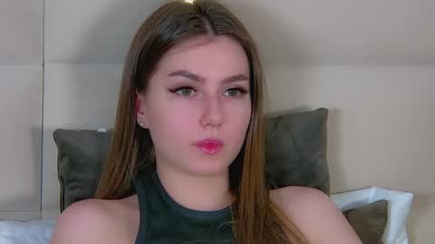 katiereeves online show from November 28, 7:21 pm