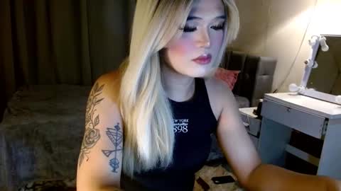 Snapshot of katykiat chatting on October 18, 9:52 pm katykiat online show from October 18, 9:52 pm