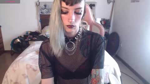 luna   online show from October 7, 8:49 pm