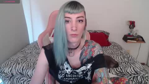 luna   online show from February 15, 10:42 pm