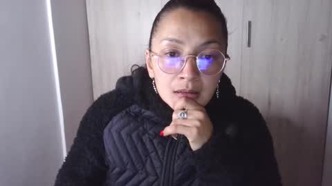 Snapshot of kawit1 chatting on February 14, 9:32 pm  Khawit  online show from February 14, 9:32 pm