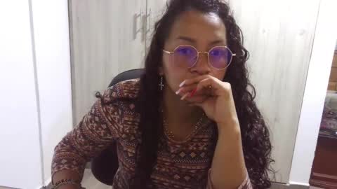 Snapshot of kawit1 chatting on February 21, 1:33 pm  Khawit  online show from February 21, 1:33 pm