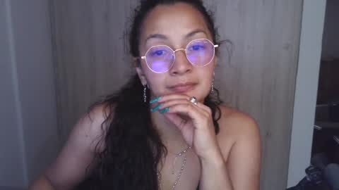 Snapshot of kawit1 chatting on February 5, 3:52 pm  Khawit  online show from February 5, 3:52 pm