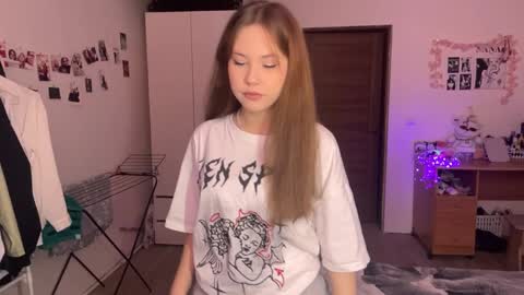 Nyelle online show from April 25, 2:03 pm