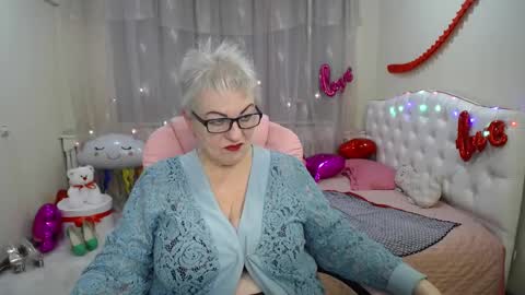 kaylesmoll online show from March 2, 1:26 am
