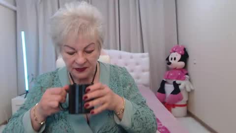 kaylesmoll online show from May 9, 6:58 pm